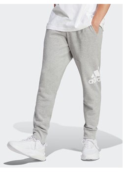 adidas Spodnie dresowe Essentials HA4345 Szary Regular Fit ze sklepu MODIVO w kategorii Spodnie męskie - zdjęcie 172104884