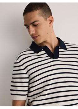 Reserved - Sweter polo w paski - biały ze sklepu Reserved w kategorii Swetry męskie - zdjęcie 172114140