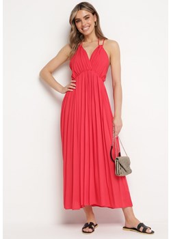 Czerwona Sukienka Wiskozowa Rozkloszowana z Wiązaniem na Szyi Frines ze sklepu Born2be Odzież w kategorii Sukienki - zdjęcie 172114942