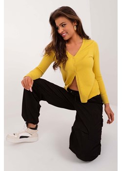 Żółty rozpinany sweter damski z dekoltem w serek ze sklepu 5.10.15 w kategorii Swetry damskie - zdjęcie 172122972