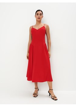 Mohito - Czerwona sukienka midi na ramiączkach - czerwony ze sklepu Mohito w kategorii Sukienki - zdjęcie 172131584