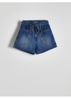 Reserved - Jeansowe szorty mom fit z paskiem - granatowy ze sklepu Reserved w kategorii Szorty - zdjęcie 172140411