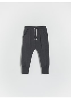 Reserved - Bawełniane spodnie - ciemnoszary ze sklepu Reserved w kategorii Spodnie i półśpiochy - zdjęcie 172146141