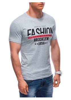 T-shirt męski z nadrukiem 1933S - szary ze sklepu Edoti w kategorii T-shirty męskie - zdjęcie 172160360