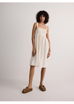 Reserved - Muślinowa sukienka mini - kremowy ze sklepu Reserved w kategorii Sukienki - zdjęcie 172161544