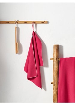 Sinsay - Ręcznik szybkoschnący - różowy ze sklepu Sinsay w kategorii Ręczniki - zdjęcie 172162233