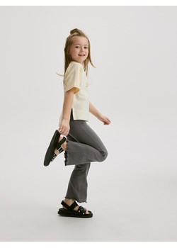 Reserved - Bawełniane spodnie flare - ciemnoszary ze sklepu Reserved w kategorii Spodnie dziewczęce - zdjęcie 172167963