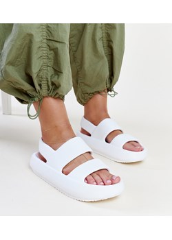 Białe sandały Attiana ze sklepu gemre w kategorii Sandały damskie - zdjęcie 172170684