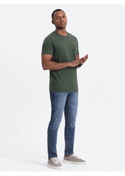 Casualowy t-shirt męski z naszytą kieszonką - ciemnooliwkowy V4 OM-TSCT-0109 ze sklepu ombre w kategorii T-shirty męskie - zdjęcie 172172444