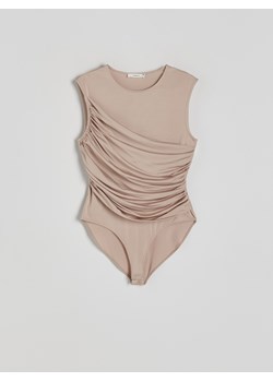 Reserved - Body z drapowaniem - kremowy ze sklepu Reserved w kategorii Bluzki damskie - zdjęcie 172173630