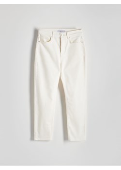 Reserved - Jeansy straight z wysokim stanem - złamana biel ze sklepu Reserved w kategorii Jeansy damskie - zdjęcie 172176600