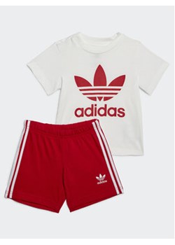 adidas Komplet t-shirt i szorty sportowe Trefoil Shorts Tee Set IB8639 Czerwony Regular Fit ze sklepu MODIVO w kategorii Odzież dla niemowląt - zdjęcie 172178111
