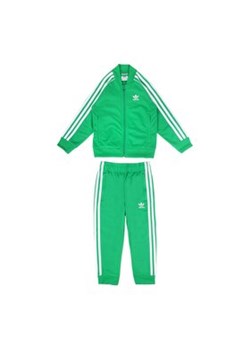 adidas Dres adicolor SST IN4742 Zielony Regular Fit ze sklepu MODIVO w kategorii Dresy chłopięce - zdjęcie 172178300