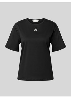 T-shirt z nadrukiem z logo model ‘Melea’ ze sklepu Peek&Cloppenburg  w kategorii Bluzki damskie - zdjęcie 172182972