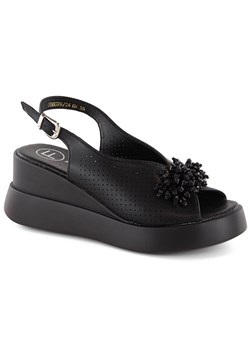 Skórzane sandały damskie na koturnie z koralikami czarne Filippo DS6076 ze sklepu ButyModne.pl w kategorii Sandały damskie - zdjęcie 172183672