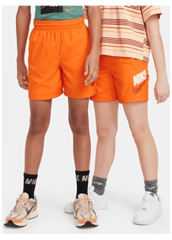 Spodenki z tkaniny dla dużych dzieci Nike Sportswear - Pomarańczowy ze sklepu Nike poland w kategorii Spodenki chłopięce - zdjęcie 172184662