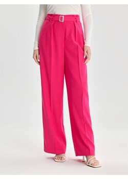 Sinsay - Spodnie z paskiem - różowy ze sklepu Sinsay w kategorii Spodnie damskie - zdjęcie 172191712