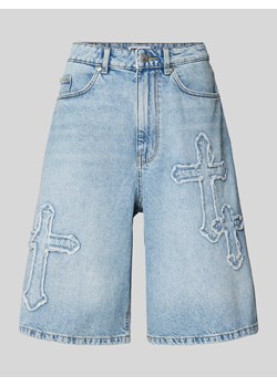 Szorty jeansowe o kroju baggy fit z zapięciem na guzik i zamek błyskawiczny ze sklepu Peek&Cloppenburg  w kategorii Szorty - zdjęcie 172195441