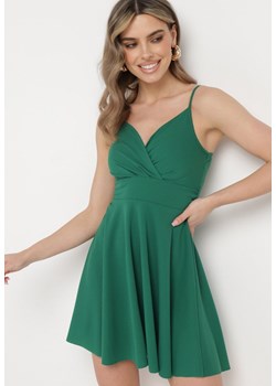 Zielona Rozkloszowana Sukienka z Kopertowym Dekoltem na Cienkich Ramiączkach Uferia ze sklepu Born2be Odzież w kategorii Sukienki - zdjęcie 172198180