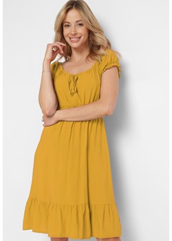 Żółta Wiskozowa Sukienka z Gumkami w Pasie Ściągana przy Dekolcie z Falbanką Tiimamla ze sklepu Born2be Odzież w kategorii Sukienki - zdjęcie 172198864