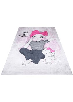 Nowoczesny dywan młodzieżowy z dziewczynką - Feso 3X ze sklepu Edinos.pl w kategorii Tekstylia dziecięce - zdjęcie 172223890