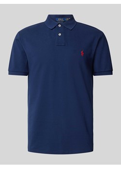 Koszulka polo o kroju slim fit z wyhaftowanym logo ze sklepu Peek&Cloppenburg  w kategorii T-shirty męskie - zdjęcie 172238484