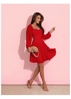 Elegancka rozkloszowana sukienka YUNNA - czerwona ze sklepu magmac.pl w kategorii Sukienki - zdjęcie 172240071