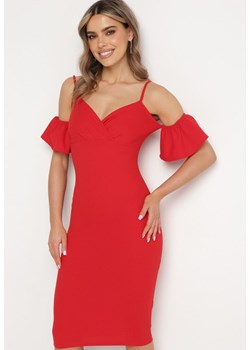 Czerwona Sukienka Dopasowana z Kopertową Górą i Ozdobną Falbanką Yaleria ze sklepu Born2be Odzież w kategorii Sukienki - zdjęcie 172244200