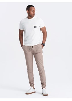 Męskie spodnie dresowe ze strukturalnej dzianiny - kawowe V2 OM-PASK-0211 ze sklepu ombre w kategorii Spodnie męskie - zdjęcie 172248662