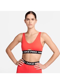 Damski stanik sportowy z wkładkami i średnim wsparciem Nike Pro Indy Plunge - Czerwony ze sklepu Nike poland w kategorii Biustonosze - zdjęcie 172249842