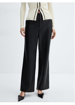 Mango Spodnie z imitacji skóry Mali 67074057 Czarny Regular Fit ze sklepu MODIVO w kategorii Spodnie damskie - zdjęcie 172254384