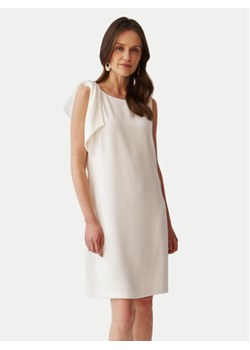 Tatuum Sukienka koktajlowa Hastika T2406.214 Biały Regular Fit ze sklepu MODIVO w kategorii Sukienki - zdjęcie 172254900