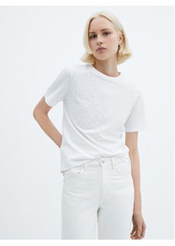Mango T-Shirt Daisy3 67015747 Biały Regular Fit ze sklepu MODIVO w kategorii Bluzki damskie - zdjęcie 172255203
