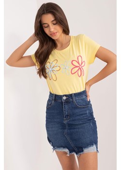 T-Shirt z kwiatową aplikacją żółty ze sklepu 5.10.15 w kategorii Bluzki damskie - zdjęcie 172272820