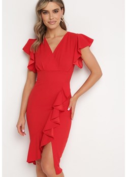 Czerwona Dopasowana Sukienka z Kopertowym Dekoltem i Falbankami Leolani ze sklepu Born2be Odzież w kategorii Sukienki - zdjęcie 172275021