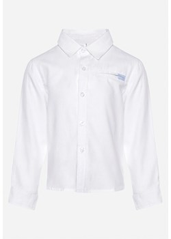 Biała Bawełniana Koszula z Długim Rękawem i Imitacją Kieszeni Xaspia ze sklepu Born2be Odzież w kategorii Koszule chłopięce - zdjęcie 172280080
