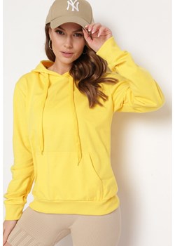 Żółta Bluza Zakładana przez Głowę z Kapturem i Kieszenią Typu Kangur Roveria ze sklepu Born2be Odzież w kategorii Bluzy damskie - zdjęcie 172287513