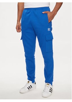 adidas Spodnie dresowe adicolor Trefoil IP2758 Niebieski Regular Fit ze sklepu MODIVO w kategorii Spodnie męskie - zdjęcie 172288423