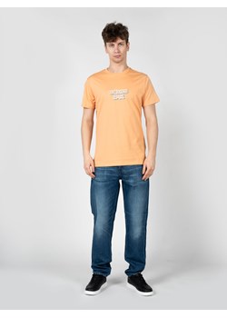 Guess T-Shirt "Embro" | M3GI30K8FQ4 | Mężczyzna | Pomarańczowy ze sklepu ubierzsie.com w kategorii T-shirty męskie - zdjęcie 172297220