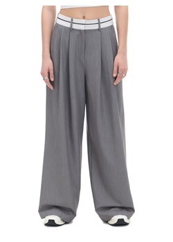 Cropp - Spodnie wide leg z plisami - szary ze sklepu Cropp w kategorii Spodnie damskie - zdjęcie 172306092