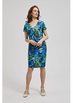 Sukienka w tropikalny wzór niebieska ze sklepu Moodo.pl w kategorii Sukienki - zdjęcie 172308133