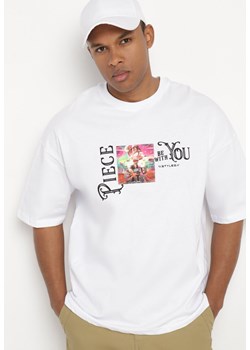 Biała Koszulka z Bawełny Ozdobiona Naszywkami Ranessa ze sklepu Born2be Odzież w kategorii T-shirty męskie - zdjęcie 172308370