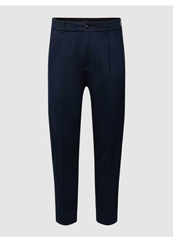 Spodnie materiałowe w kant model ‘CHASY’ ze sklepu Peek&Cloppenburg  w kategorii Spodnie męskie - zdjęcie 172309120