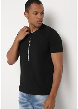 Czarna Bawełniana Koszulka T-Shirt z Krótkim Rękawem i Nadrukiem Trinalia ze sklepu Born2be Odzież w kategorii T-shirty męskie - zdjęcie 172326322
