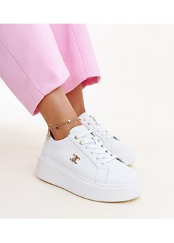 Białe skórzane sneakersy na wysokiej podeszwie Melita ze sklepu gemre w kategorii Buty sportowe damskie - zdjęcie 172329420