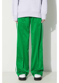 adidas Originals spodnie dresowe Firebird Loose kolor zielony z aplikacją IP0634 ze sklepu PRM w kategorii Spodnie damskie - zdjęcie 172333540