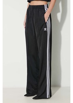 adidas Originals spodnie dresowe Firebird Loose kolor czarny z aplikacją IT7404 ze sklepu PRM w kategorii Spodnie damskie - zdjęcie 172333544