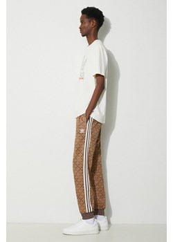adidas Originals spodnie dresowe kolor brązowy wzorzyste IS0257 ze sklepu PRM w kategorii Spodnie męskie - zdjęcie 172333644