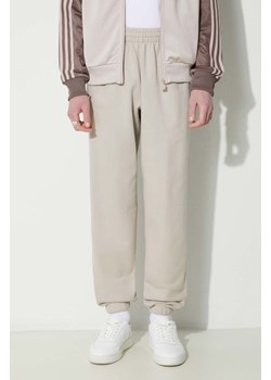 adidas Originals spodnie dresowe bawełniane kolor beżowy gładkie IR7887 ze sklepu PRM w kategorii Spodnie męskie - zdjęcie 172333650