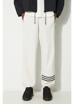 adidas Originals spodnie dresowe kolor beżowy z aplikacją  IV5356 ze sklepu PRM w kategorii Spodnie męskie - zdjęcie 172333660